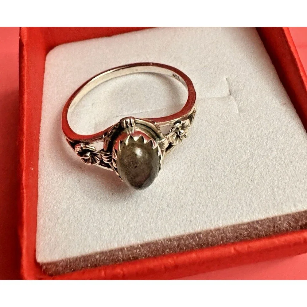 New Sterling Silver Ring  Labradorite Oval Stone  Size 6  Stunning Natural Glow